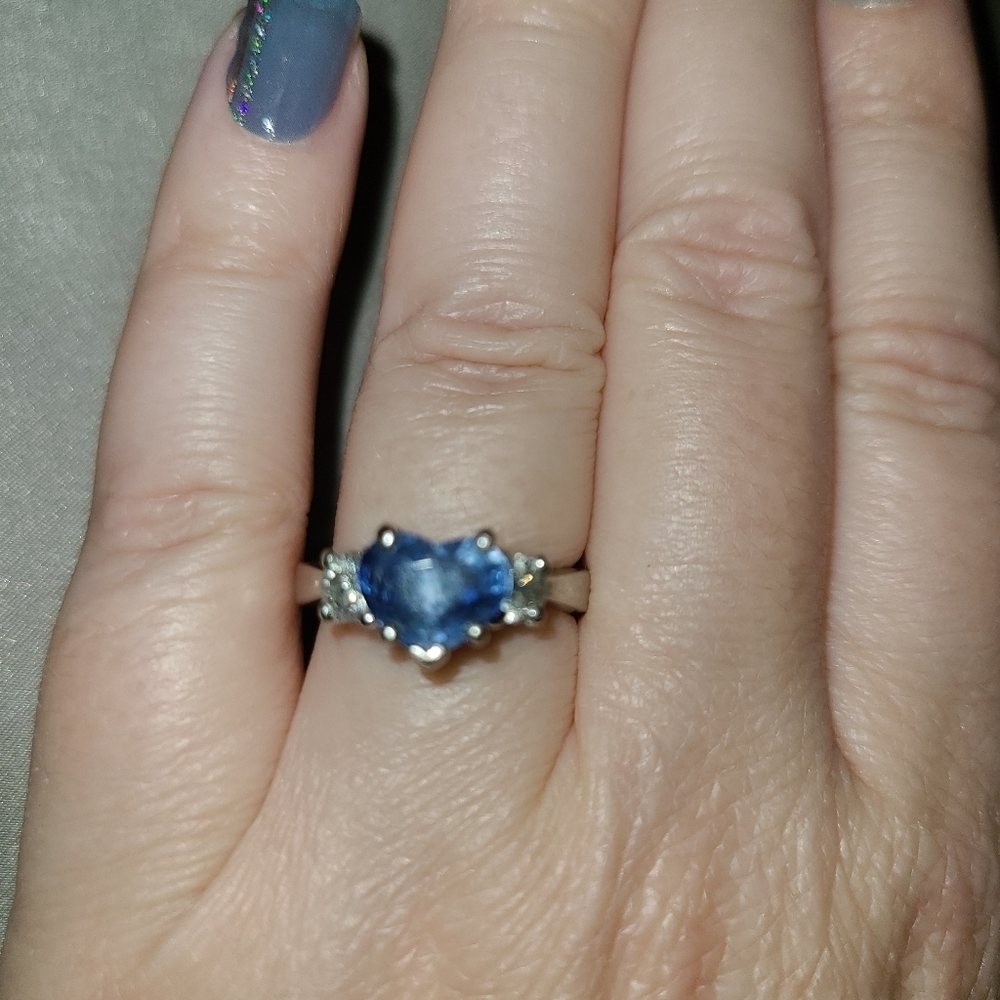 Platinum engagement ring 1.74 carat heart shaped sapphire with natural diamonds - Picture 9 of 11